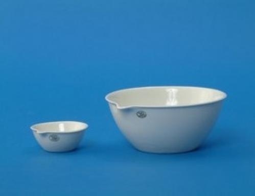 Evaporating dish with flat bottom